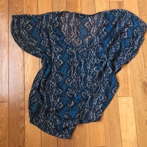 Lightweight silk snake print blouse! 🐍